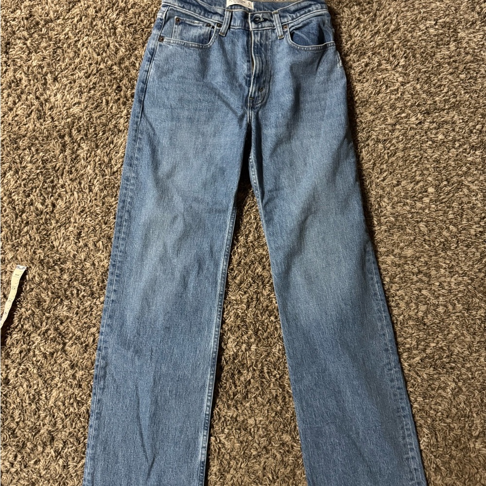 Abercrombie & Fitch High Rise 90s Relaxed Jean Sz 27 Medium Wash Raw Hem